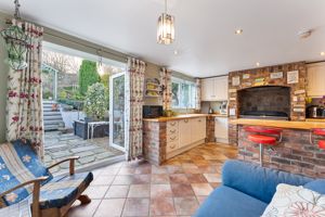 Family Kitchen- click for photo gallery